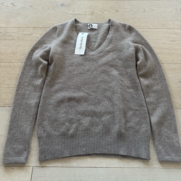Lanvin Cashmere v neck sweater beige - Picture 2 of 6